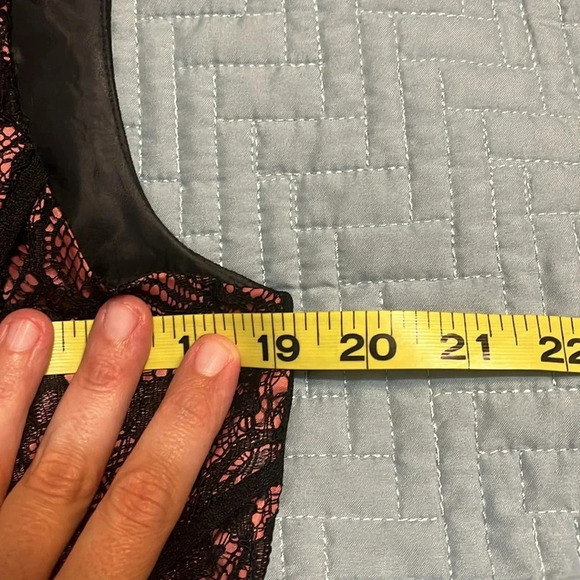 Lovely by Adrianna Papell Women’s Party Dress Size 12 Lace and Metallic - Picture 8 of 10